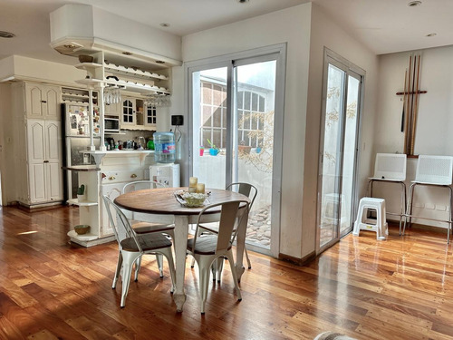 Imagen 17 de 30 de Espectacular Casa Con Todas Las Comodidades Sobre Imponente Lote De 611m2 En Acassuso.