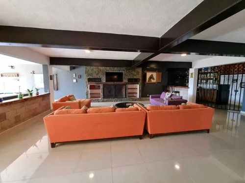 Casa Con Amplias Terrazas Y Jacuzzi En Venta