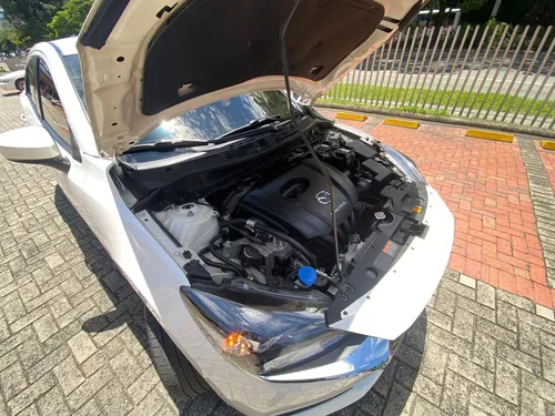 Mazda 2 Touring 1.5 sedan mecanico