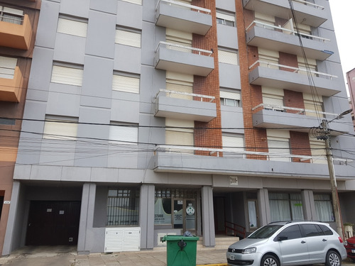Dueño Directo Vende Cochera En Edificio Saenz Peña..