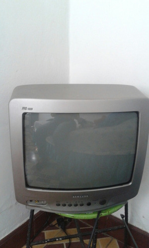 Imagen 1 de 4 de Televisor Samsung 14 Con Base Aerea Y Control Remoto.
