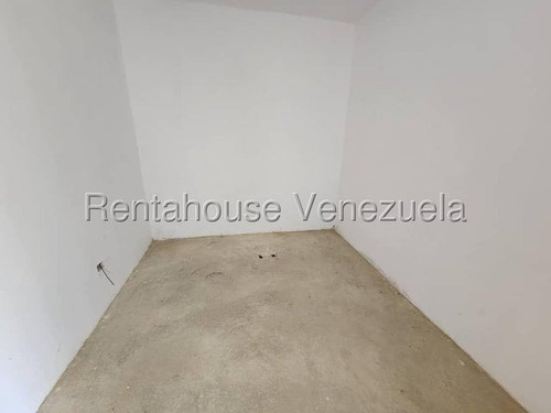 Estupenda Casa En Venta En Alto Hatillo. N E G O C I A B L E