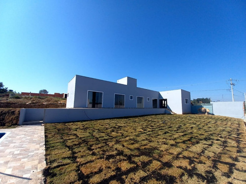 Imagem 9 de 14 de Belíssima Characa Em Condominio Fechado Com 4 Quartos, Piscina, Churrasqueira.