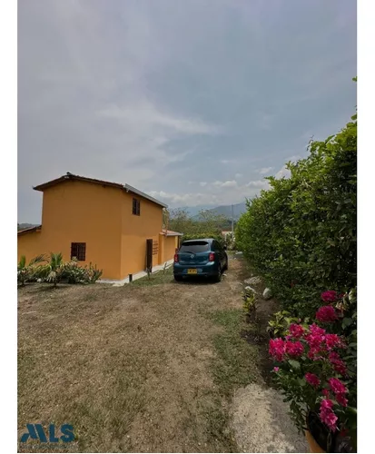 Zona Verde Y Espacio Para En Futuro Construir Pisc...(mls#248454)