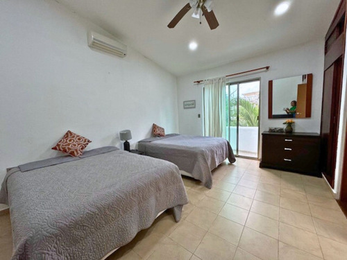 Casa Con Alberca Y Jacuzzi, En Residencial Privado, Venta Playa Del Carmen.