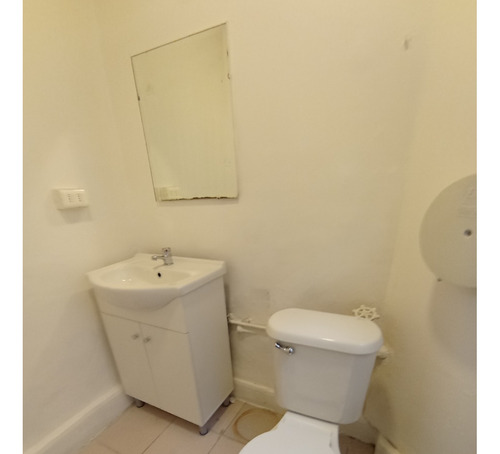 Oficina Paseo Matias Cousiño De 24 M2 Se Vende