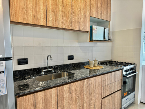 Departamento De 2 Ambientes Lateral Reciclado En Venta, Vista Panoramica De La Ciudad, Zona Macrocentro, Mar Del Plata.