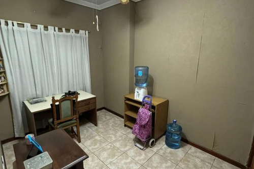 Casa En Venta - 4 Dormitorios 4 Baños - Cocheras - 330mts2 - La Matanza
