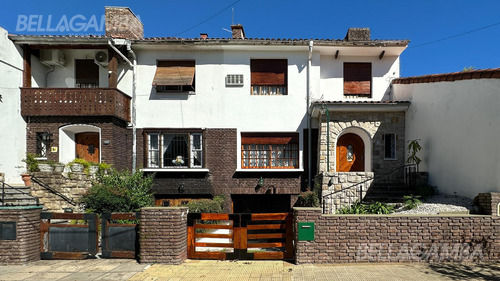 Casa De 5 Ambientes En Alquiler Con  Jardín - Vicente Lopez