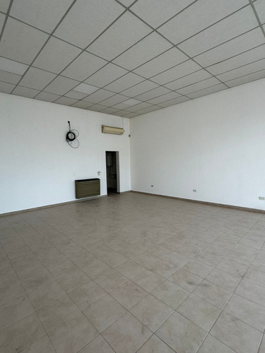 Local En Venta Marcelo T. Alvear E/ Hipolito Yrigoyen Y Belgrano Precio U$d149.000