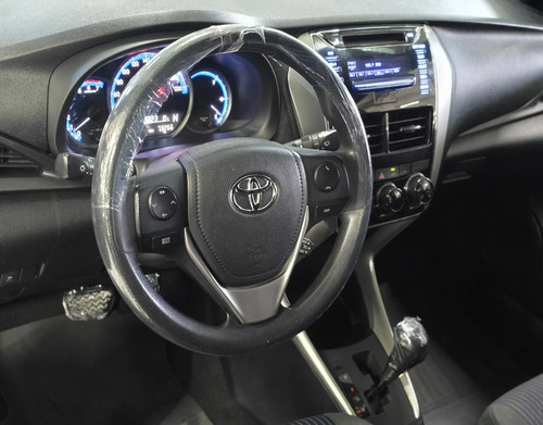 Toyota Yaris 1.3 16V FLEX XL LIVE MULTIDRIVE