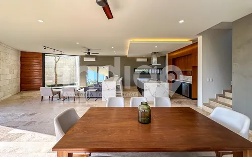 Casa En Venta En Mérida, Yucatán Country Club, Privada Oasis