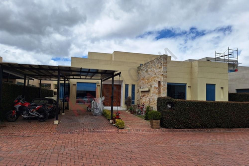 Casa Campestre Con La Mejor Vista Hacia La Montaña En Cajicá