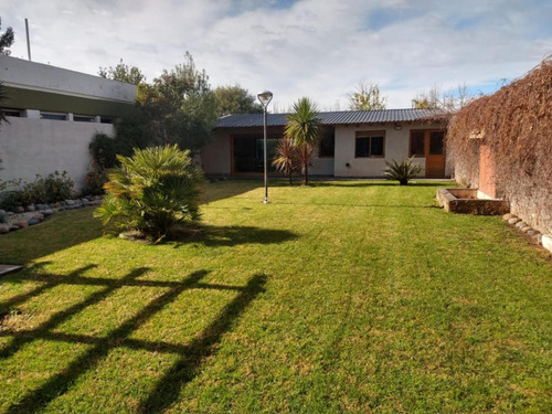 Casa En Venta - 4 Dormitorios 4 Baños - San Rafael