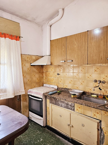 Excelente Casa De 3 Dormitorios Con Jardin En Barrio Correo