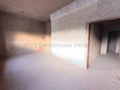 Townhouse En Venta Ubicado En Urbanismo Privado En Turmero: Las Carolinas