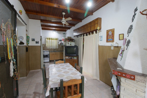 Venta Casa Sobre Tres Lotes Con Pileta