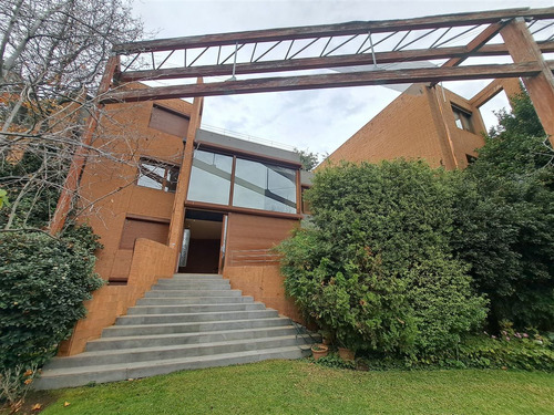 Departamento Tipo Townhouse En Venta De 5 Dorm. En Vitacura