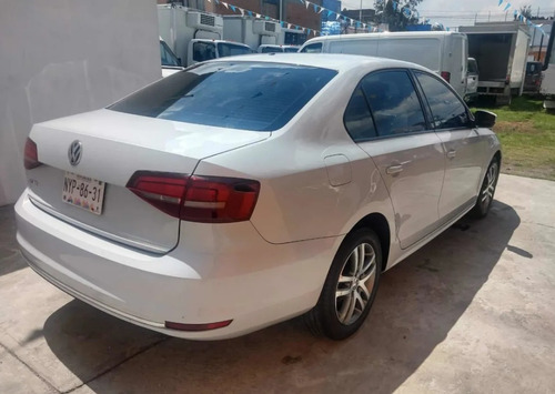 Imagen 4 de 11 de Vw Jetta Trendline 2017 Plata Blanco Garantia