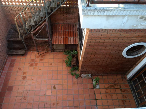 Imagen 15 de 17 de Casa De 3 Dormitorios En Venta En Alberdi Centro Con Cochera Para 3 Autos