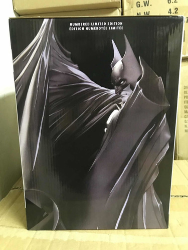 Batman Black And White Limited Todd Mcfarlane Dc Direct