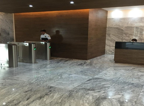 Hermosas Oficinas, Excelente Ubicacion, Con Salas Juntas Y Salon Vip
