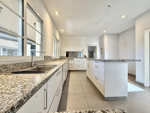 Importante Casa En Venta - Barrio Privado Las Victorias
