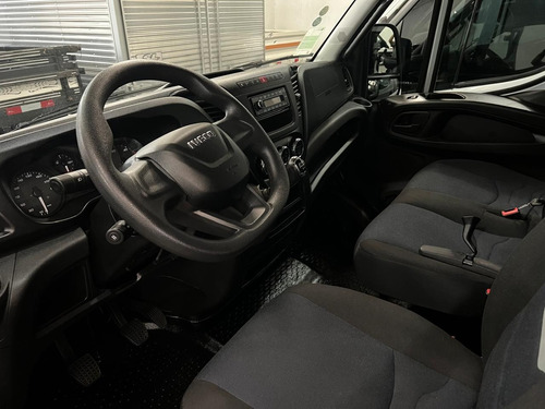 Iveco Daily 35-150 Ano 2022 Novissima Com Bau 4,5m
