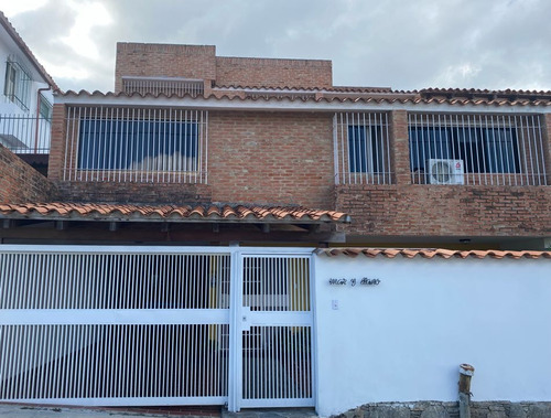 Se Vende Casa Ubicada En Alto Prado Consta De 360mts 4h/1s/4b/1s/2e