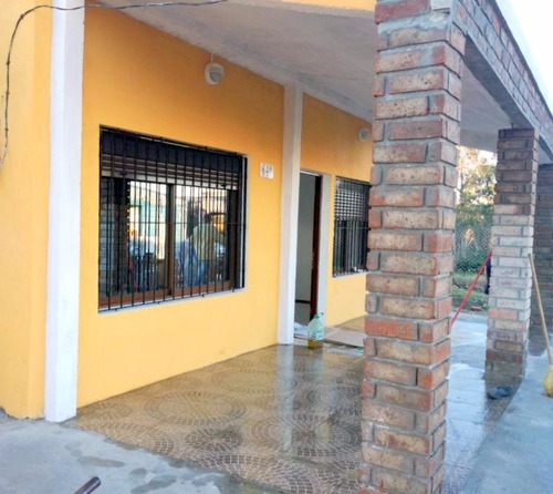 Venta. Bien Ubicada,2 Dorm. Gran Terreno,segura,dos Frentes.