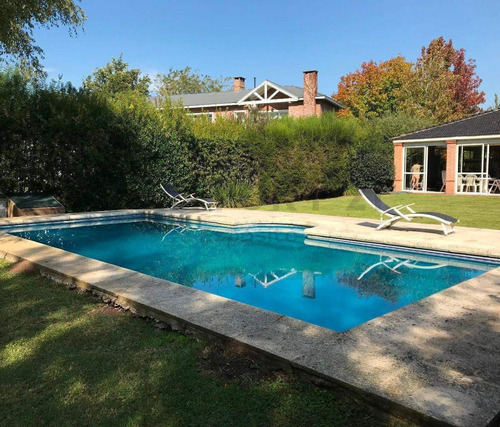 Venta Casa En - Abril Club De Campo -