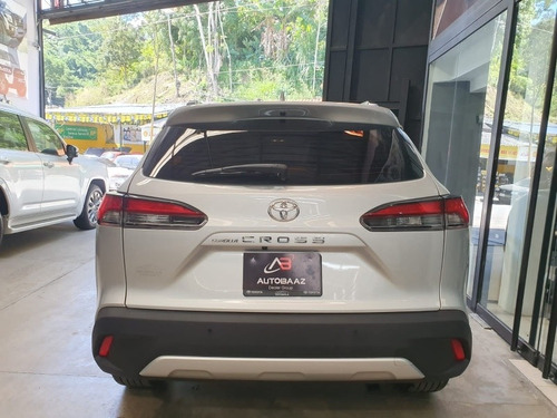 Imagen 5 de 15 de Toyota Corolla Cross Sedan