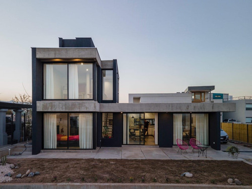 Venta Casa Diseño, Barrio Laderas, Chacras De Coria