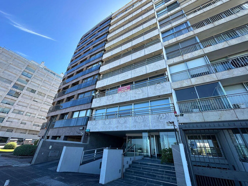 Venta Planta Rambla Pocitos Nuevo 3 Dormitorios Y Servicio 2 Gges Impecable