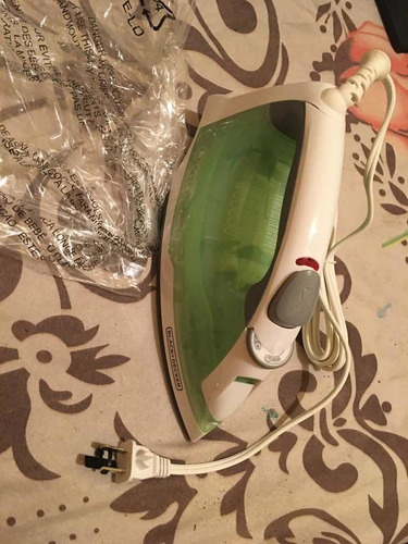 Imagen 2 de 4 de Plancha A Vapor Black And Decker