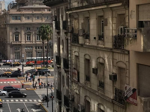 Imagen 2 de 27 de Edificio Francés. Lleno De Luz Y Sol Al Frente.
