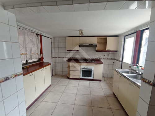 Casa En Venta De 3 Dorm. 2 Baños Portal Oeste En Cerrillos