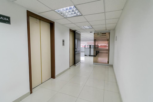Oficina En Arriendo En Centro Internacional. Cod A1094004