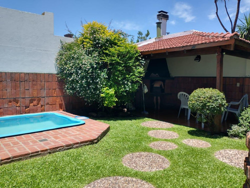 Imagen 3 de 19 de Casa Chalet - Impecable - 4 Ambientes - Castelar Norte - Venta - Permuta