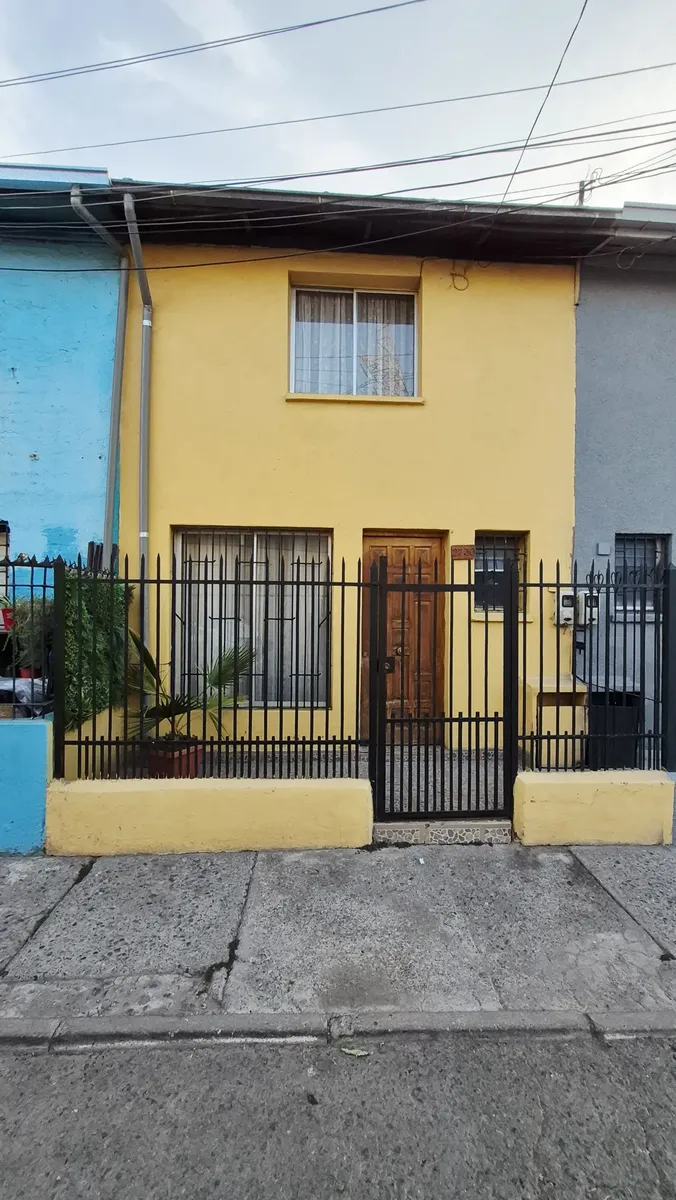 Imagen 1 de 21 de Acogedora Casa 3d+1b+patio En Quinta Normal Frente Al Parque