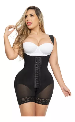 SHORT CAPRI PUSH UP RELOJ DE ARENA DOBLE TALLA A LA CINTURA CON REALCE –  Bella Michell