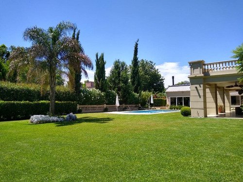 Importante Casa Estilo Francés Impecable Moderna