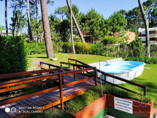 Imagen 14 de 17 de Apartamento De 3 Dormitorios Y Parrillero Propio En Playa Mansa, Punta Del Este- Ref: 54587