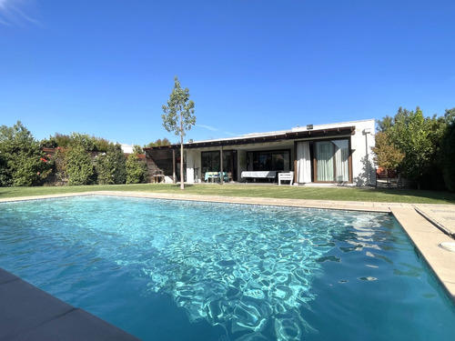 Hermosa Casa En Condominio Santa Elena, Chicureo Norte