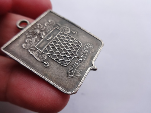 Medalla Antiguo Escudo Militar Fidelis In Veritate Metal