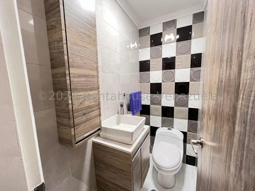 Bello Townhouse En Venta Ubicado En La Morita Urb Karol Home Ii Db 24-27080