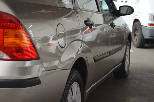 Imagen 10 de 14 de Ford Focus 1.6 Ambiente 4p 2008 Unico