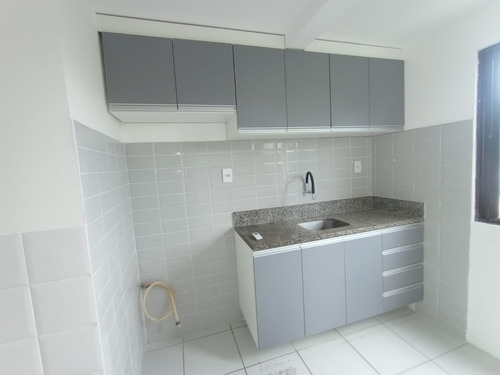 Alugo Apartamento De Três Quartos No Bairro N.s.das Graças.