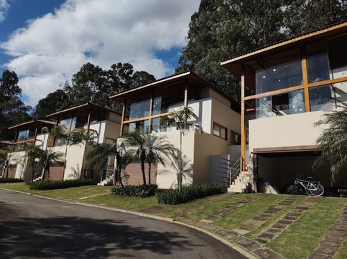 Imagem 1 de 8 de Casa Com Garagem Coberta! - Gv20984