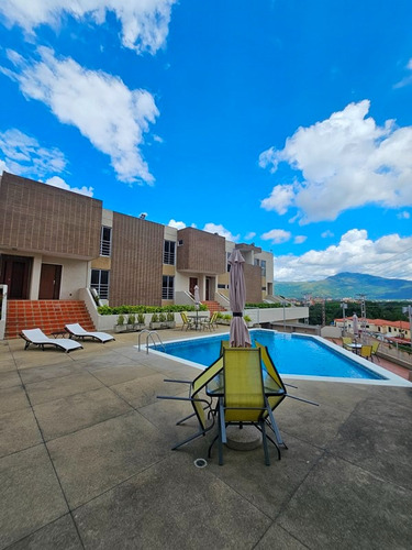 Excelente Townhouse En La Zona De Mañongo Naguanagua Prth-025